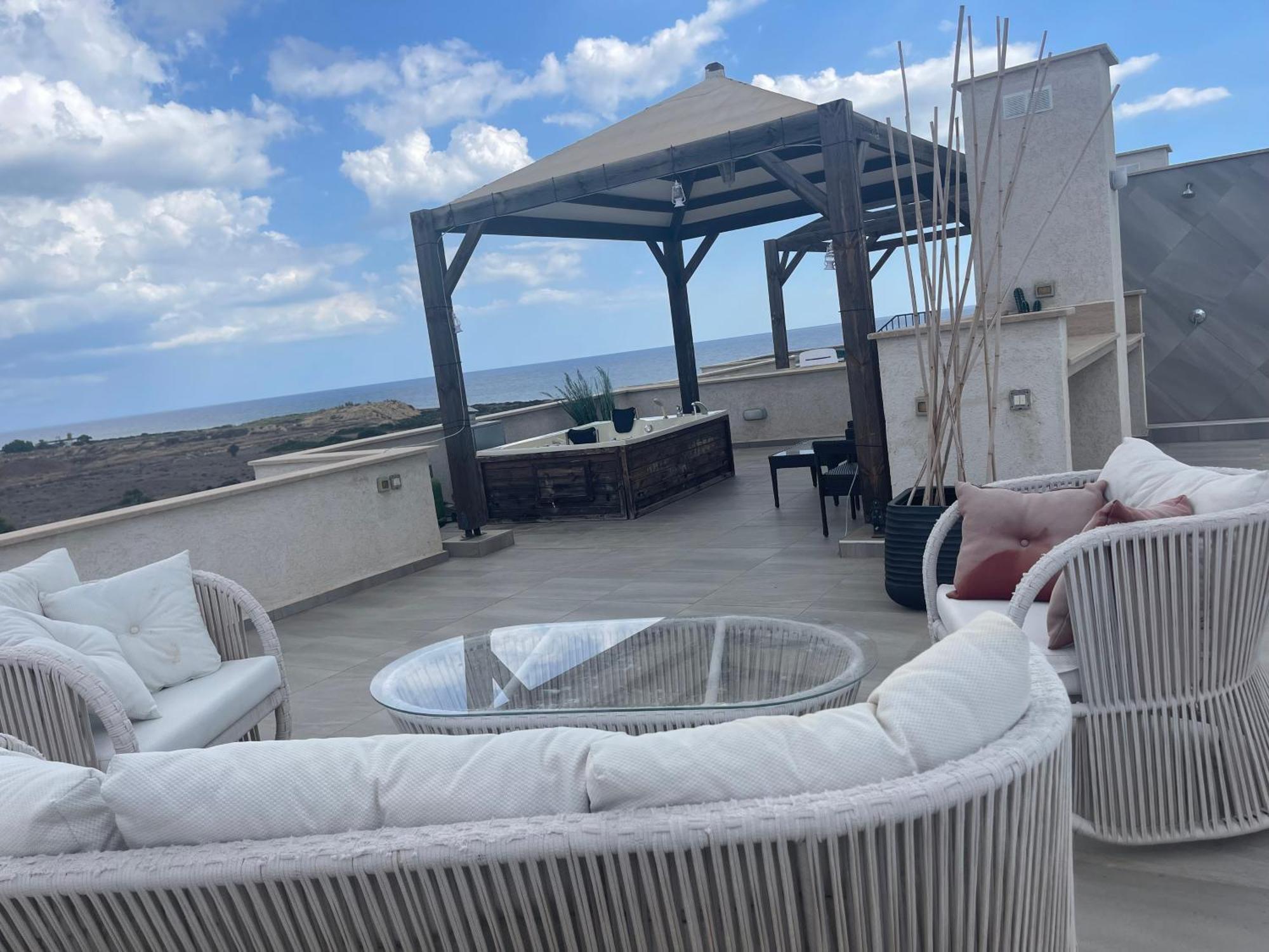 Relaxing Penthouse Suites By The Sea Vokolidha Экстерьер фото